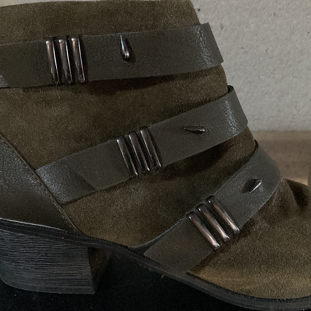 Sam Edelman, dark olive western suede booties, size 9M